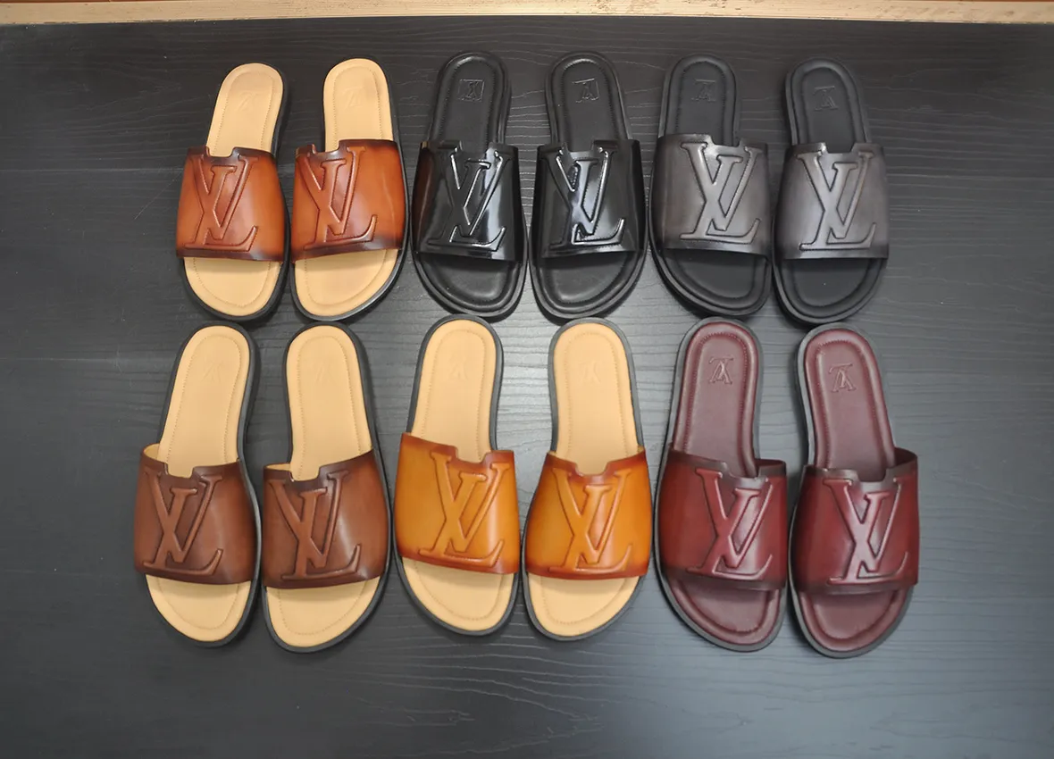 Men's shoes 💰360💶 [Louis Vuitton LV slippers] (high-end cowhide) counter 1:1 fashion style, a must-have for summer! The designer used LV’s iconic outsole. The original simple slippers instantly become fashionable! The upper is made of flexible special cowhide leather straps alternately, and the workmanship is exquisite! A must-have for stylish men in summer, size 38-46 (45 46 customized)
